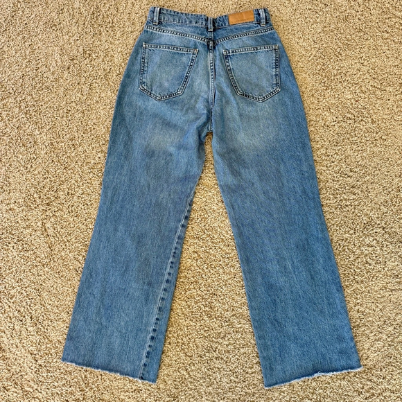 Stradivarius Light Wash Blue Straight Wide Leg High Rise Raw Hem Jeans Size 4 - Picture 2 of 9